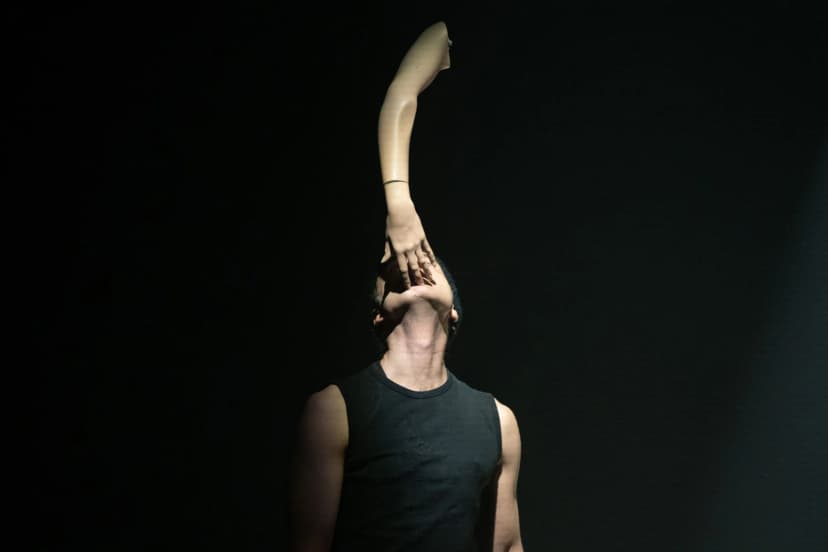 Orbital Objects - zeitgenössische Zirkus-Recherche / Objekt-Theater